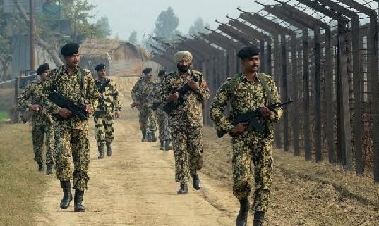 Binh sĩ Ấn Độ tuần tra biên giới
